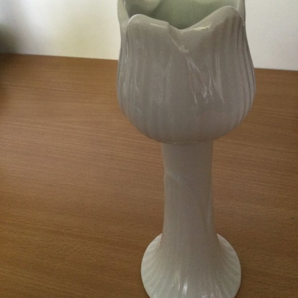 White ceramic porcelain tulip candleholder bud vase small chip home decor - Picture 2 of 8